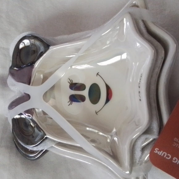 Disney Mickey and Minnie Mouse Iridescent Halloween Set of 4 Measuring Cups - Picture 3 of 4